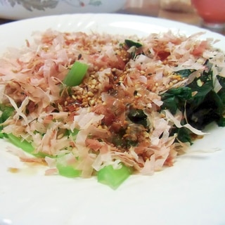 小松菜の鰹節・蕎麦の実和え